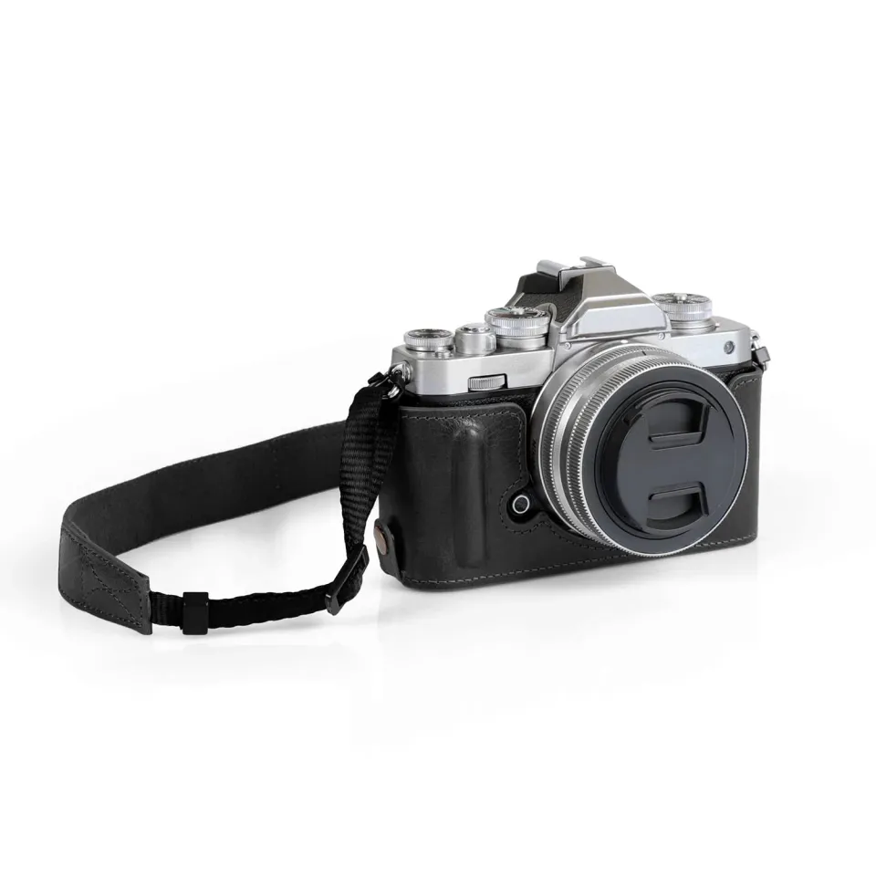 MegaGear Ever Ready Mezza Custodia Pelle Nikon Z fc Nero
