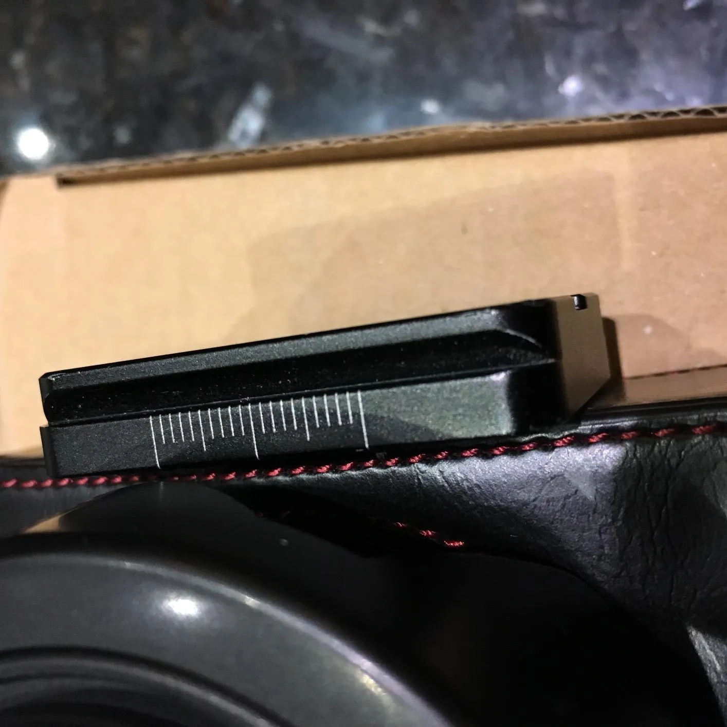 MegaGear Ever Ready Mezza Custodia GX85 GX80 Nero ecopelle