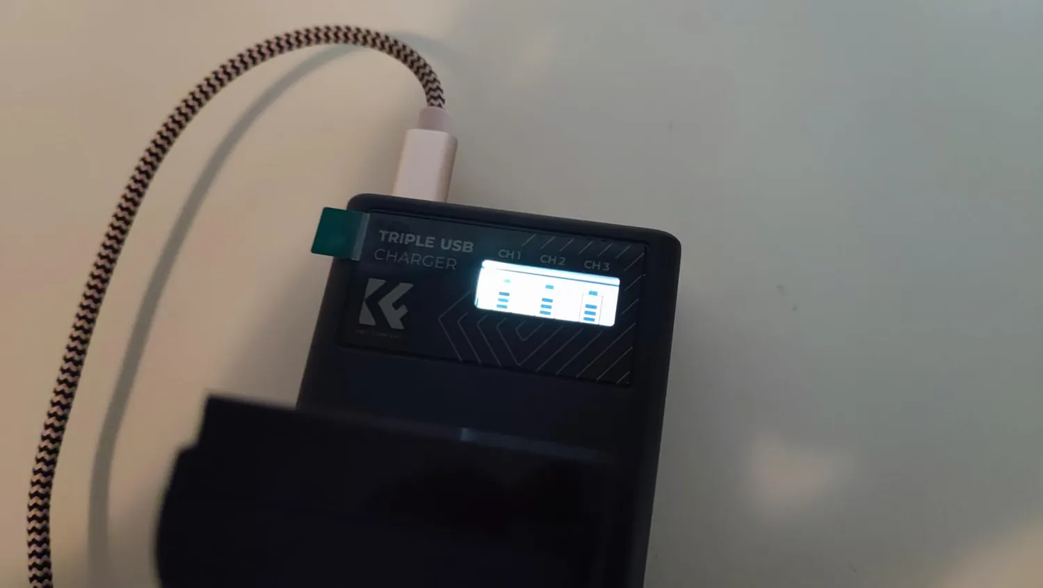 K&F Concept kit 3 batterie LP-E6P 2400mAh + caricabatterie Canon