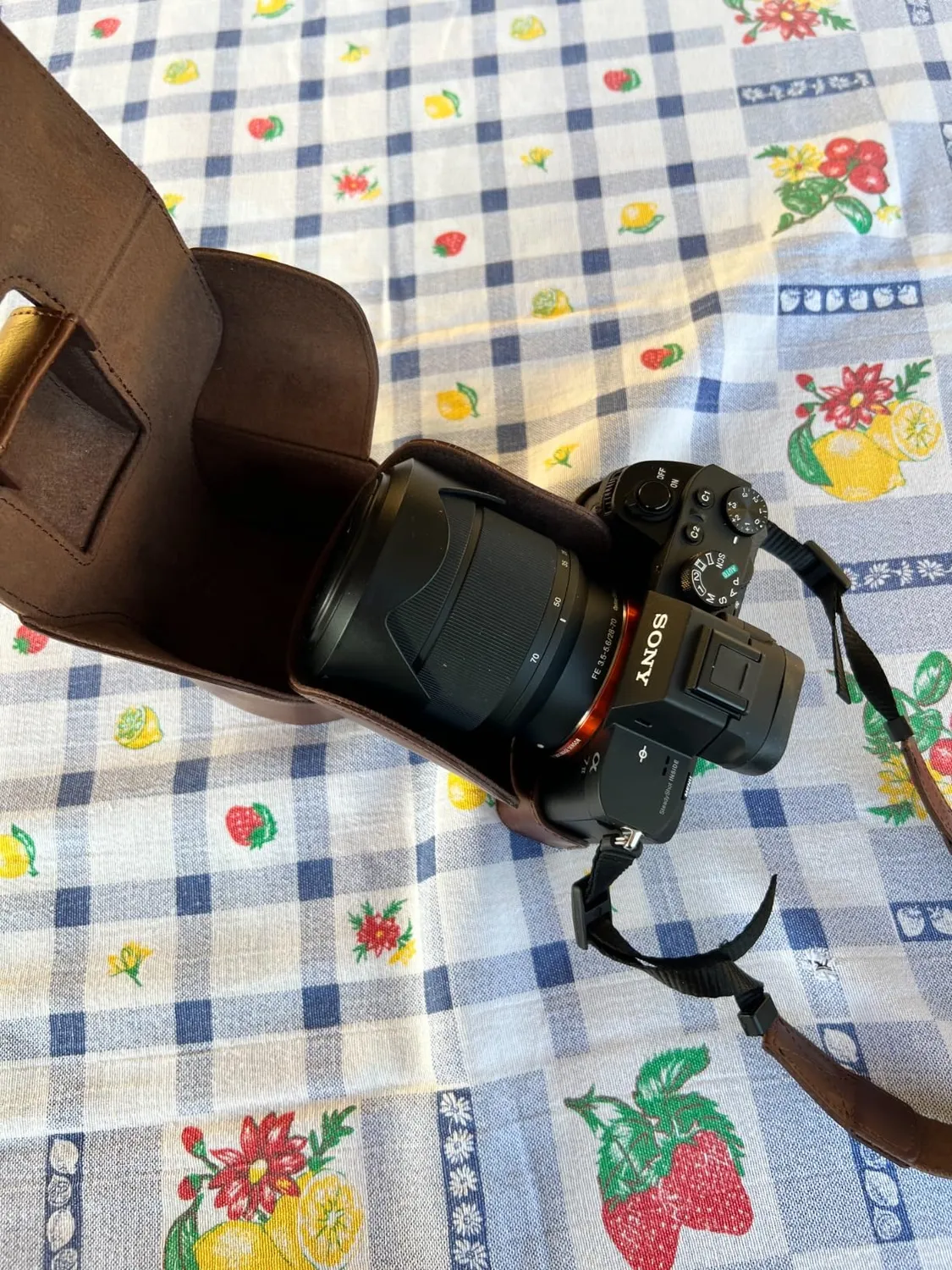 MegaGear Ever Ready custodia Sony A7 II 28-70mm marrone scuro